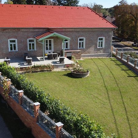 LengyeltotiKira Panzio住宿加早餐旅馆 外观 照片