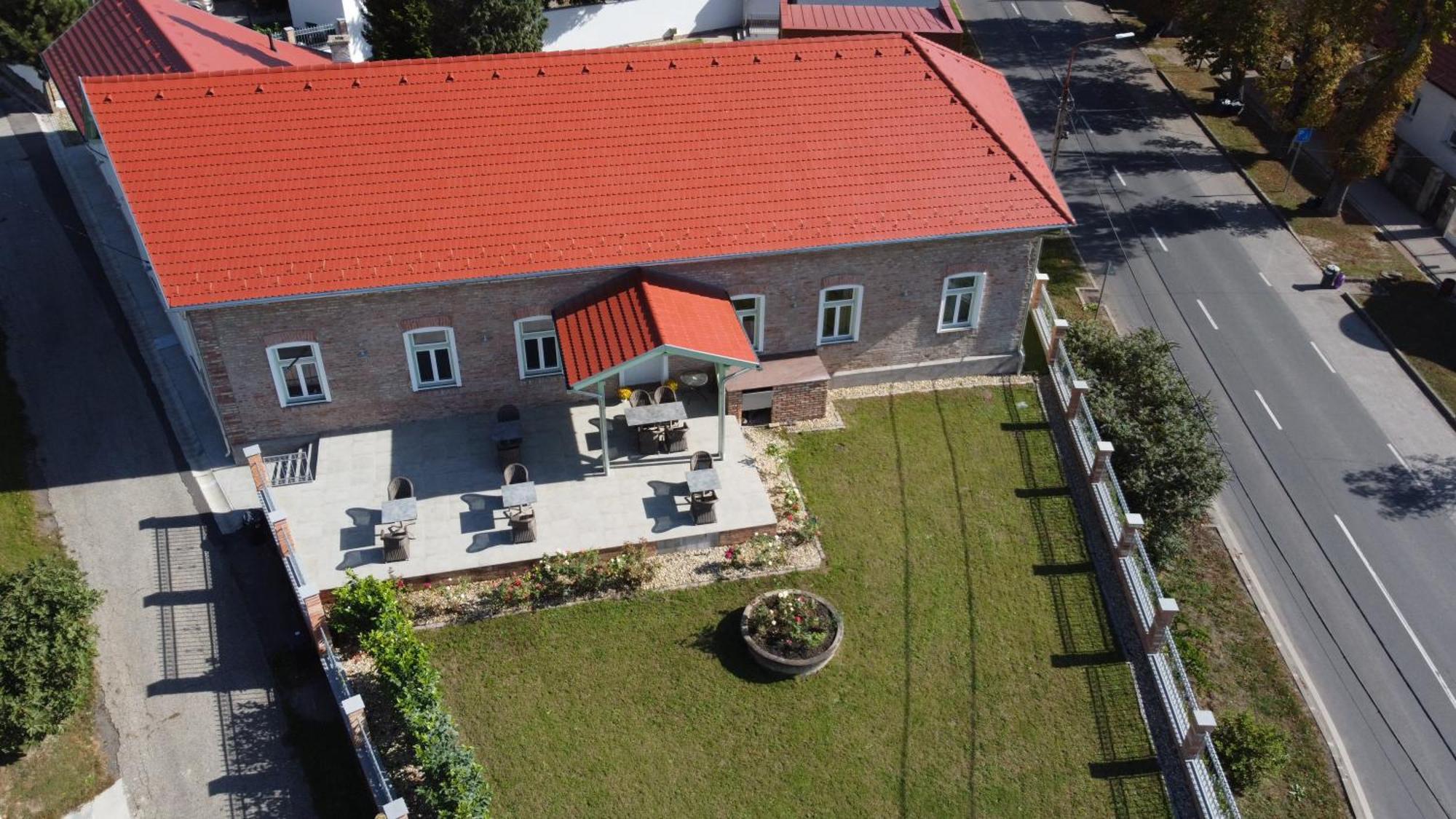 LengyeltotiKira Panzio住宿加早餐旅馆 外观 照片